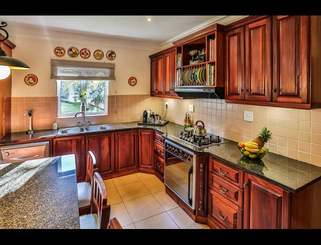 4 BEDROOM HOUSE FOR SALE IN SHEFFIELD BEACH